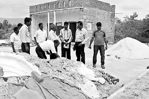 Karnataka cops bust fake fertilizer unit