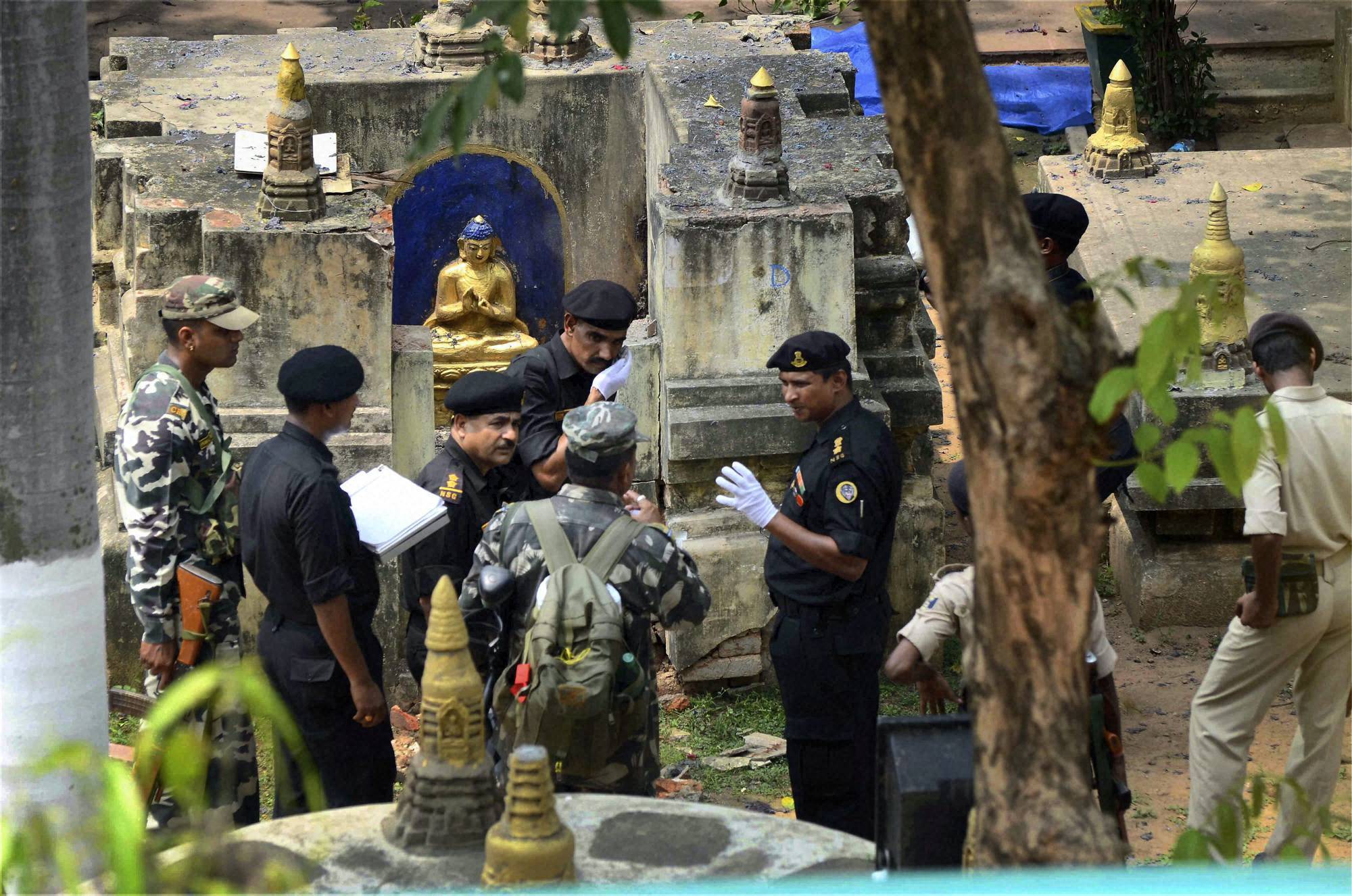 Sonia, Shinde visit Bodh Gaya; No breakthrough yet
