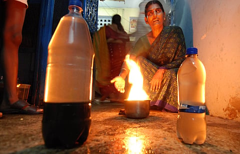Oil leak makes Tondiarpet ground water flammable