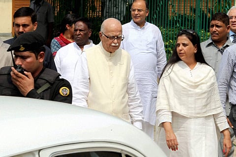 Arun Nehru cremated, Sonia's grandson performs final rites