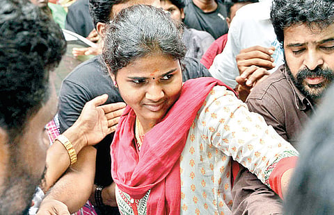 Damini ditches beau, returns to family
