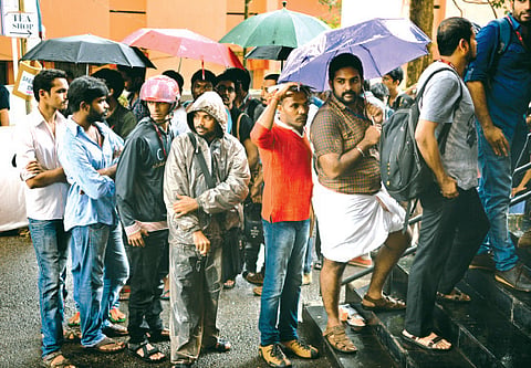 'Independent' Stars Mark Arrival