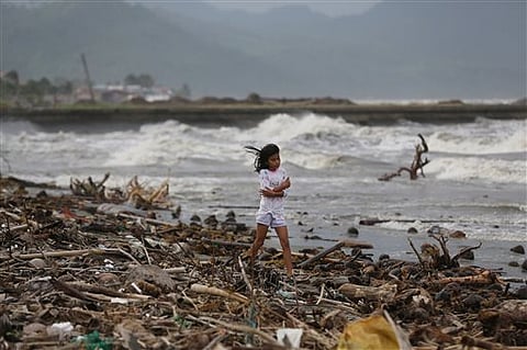 600,000 Filipinos Flee as Typhoon Blows Near