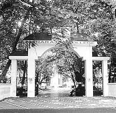 UGC Grants Autonomous Status to Maharaja's College
