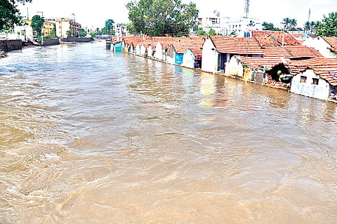 Pain Floods Districts After Rain's Night Show