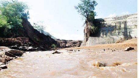 Vellakulam Mini-Dam Develops Breach, Over 700 Acres Under Water