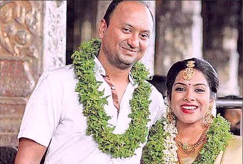 Despite Flood Obstacle, Here's How Actress 'Kadhal' Sandhya Got Married