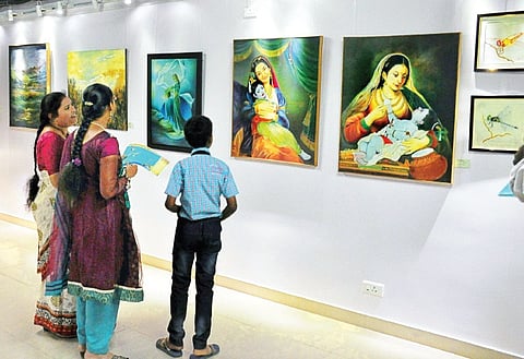 Over 50 Unique Paintings Enthuse Crowd at Art Expo