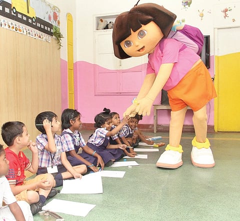Dora Inspires Little Ones to Draw 