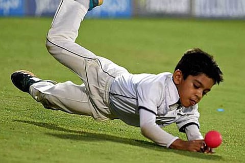 Dravid's Son in Action While Practising With Steve Smith