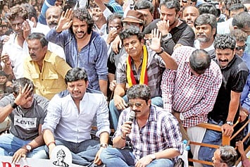 Filmstars Power Farmers' Kalasa-Banduri Agitation, Bring Hubballi City to a Halt