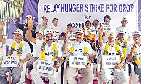 Ex-servicemen Launch Relay Hunger Strike For One-Rank-One-Pension