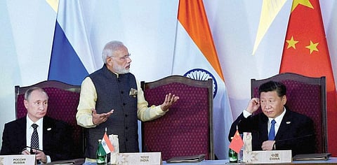 PM Narendra Modi, Russian president Vladimir Putin (left) and Chinese President Xi Jinping (right)  at the BRICS summit in Goa