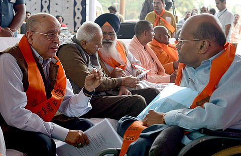 Former ISRO chairman Kasturirangan interacts with member of Central Advisory Board of Education M K Sridhar during the inauguration of Hindu Spiritual and Service Fair in Bengaluru on Wednesday |Pushk