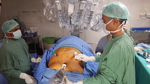 Caption: Dr Arun Prasad (right) gets ready for a robotic surgery at Indraprastha Apollo Hospitals in Delhi. (Photo: Apollo Hospitals)| IANS