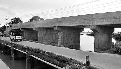 Approach road hurdle to road bridge work