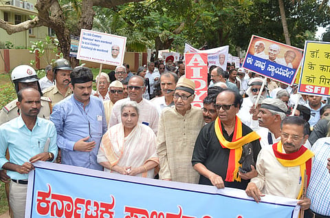 Thousands remember Kalburgi on his death anniv