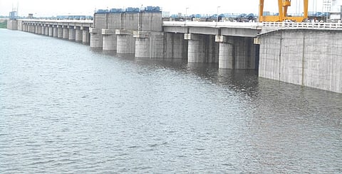 Huge inflows drive villagers to the hills