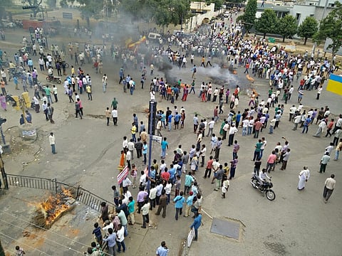 People gaderd to protest on Caveri park at Mandaya |.Nagaraja Gadekal