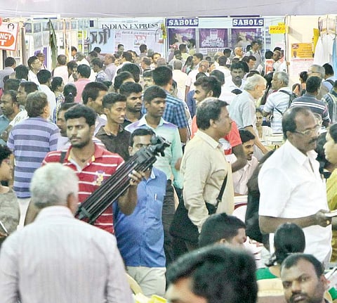 Large crowd seen at the Chennai Book Fair in Chetpet on Wednesday | ashwin prasath