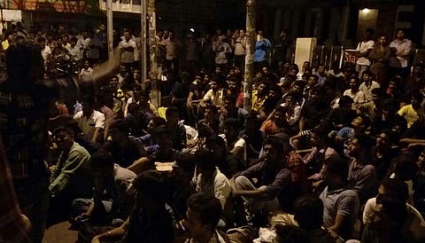 People at Tamukkam in Madurai protest the jallikattu ban. ( Photo | EPS )