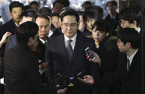 Lee Jae-yong, center, a vice chairman of Samsung Electronics Co. arrives at the Seoul Central District Court in Seoul, South Korea, for a hearing Wednesday, Jan. 18, 2017.  |AP