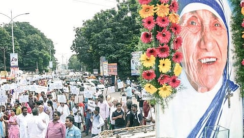 Christains take out a rally in Vijayawada to protest against Swami Paripoornananda’s remarks about Mother Teresa    | r v k rao