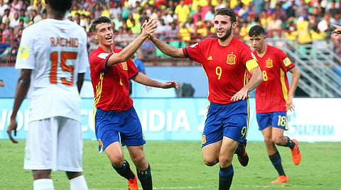 Spain players celebrating after scoring a goal. | EPS