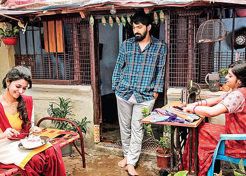 A still from Meyaadha MAAN