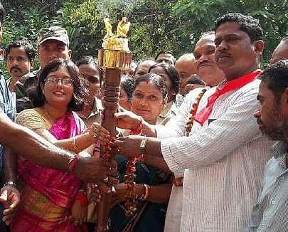 Dignitaries holding the ceremonial Mondei Mashal | Express