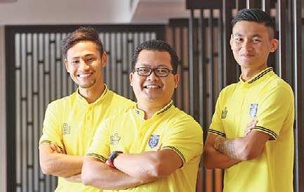 Kerala Blasters’ Pritam Kumar Singh and Siam Hanghal with assistant coach Thangboi Singto (middle)  Melton Antony