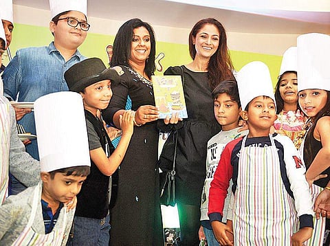 Actor Simran with Shree Periakaruppan and her book/Photo: D Sampathkumar