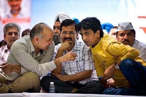 (from left) AAP leader Kumar Vishwas, Delhi CM Arvind Kejriwal and Deputy CM Manish Sisodia (File | AP)