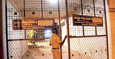 Was hacked to death near a marriage hall | s manjunath