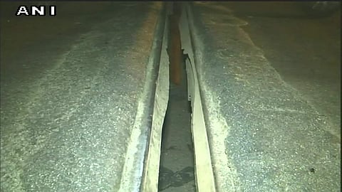 Massive gap has developed between two girders on Ashram-Lajpat Nagar flyover. | ANI