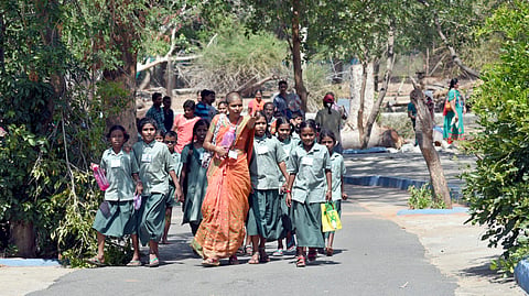 The Gujarat Police has mandated the presence of two uniformed policemen on all school trips, linking security directly to student safety. (Representative image) 