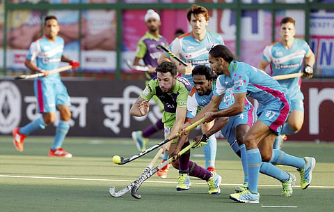 Delhi Waveriders and Uttar Pradesh Wizards players in action during their Coal India HIL 2017 match in Chandigarh. (PTI)