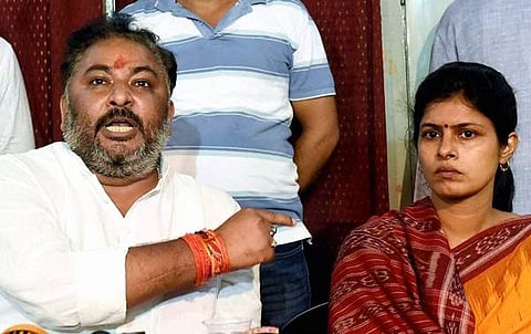 Expelled BJP leader Dayashankar Singh with his wife Swati Singh. | PTI File Photo