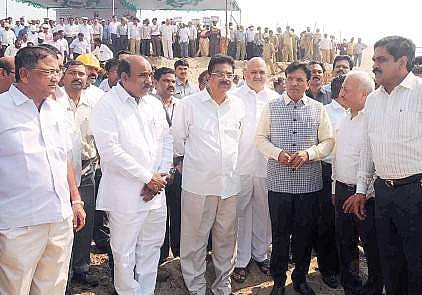 Union Minister of State for Shipping and Chemical and  Fertilizers Mansukh Laxman Mandaviya inspects DCI dredging sites in Vizag on Saturday | Express