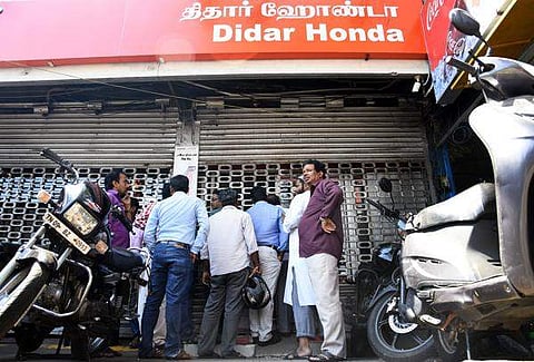 Peoples gathered outside  a two wheeler showroom which is close after the discount sale of BS3 Vechicles at a showroom in mount road on friday.(Photo | Ashwin Prasath)