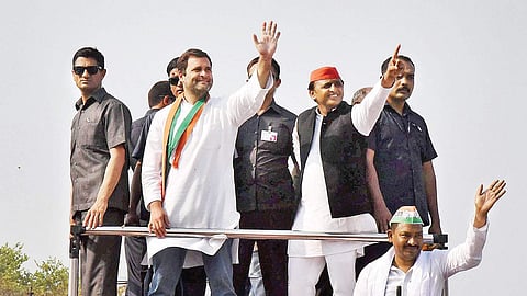 Congress leader Rahul Gandhi and Samajwadi Party chief Akhilesh Yadav.
