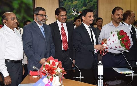 A Delegation from Tamil Nadu headed by Shiv Das Meena, Principal Secretary to Chief Minister, met Karnataka Chief Secretary Subhash Chandra Khuntia on Cauvery water issue at Vidhana Soudha on Saturday. TN's PWD Principal Secretary S K Prabhakar, Muncipal 