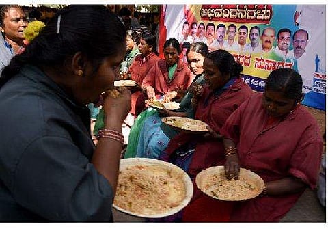 ISKCON Akshaya Patra delivers food to over 30,000 civic workers |Express