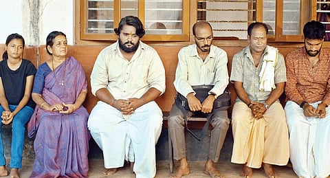A still from Ondu Motteya Kathe