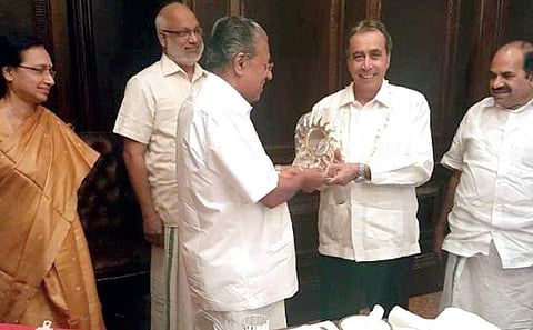 Chief Minister Pinarayi Vijayan presenting a memento to Cuban Ambassador to India Oscar Israel Martinez Cordoves in New Delhi on Sunday | Express