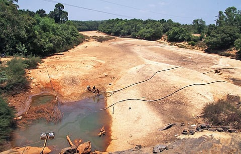 Remnants of a river is all that is left for villagers to draw water from, by whatever means possibel in Agumbe. (EPS | Nandan)