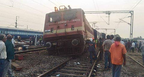 Three coaches of Chennai - Erode Yercaud Express derailed at Arakkonam  | EPS- B Anbuselvan