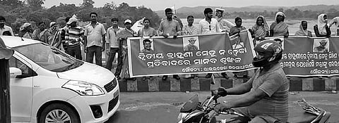 Human chain on Brahmani bridge on Monday | Express