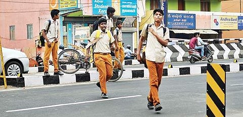 Students cross Mount Poonamallee Road. 