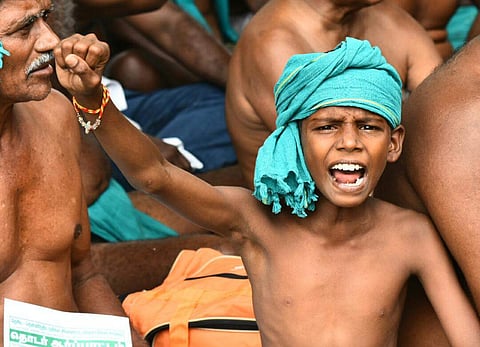 Tamilnadu Farmers stage a protest at Chepauk in Chennai on Friday.  (EPS | Ashwin Prasath)